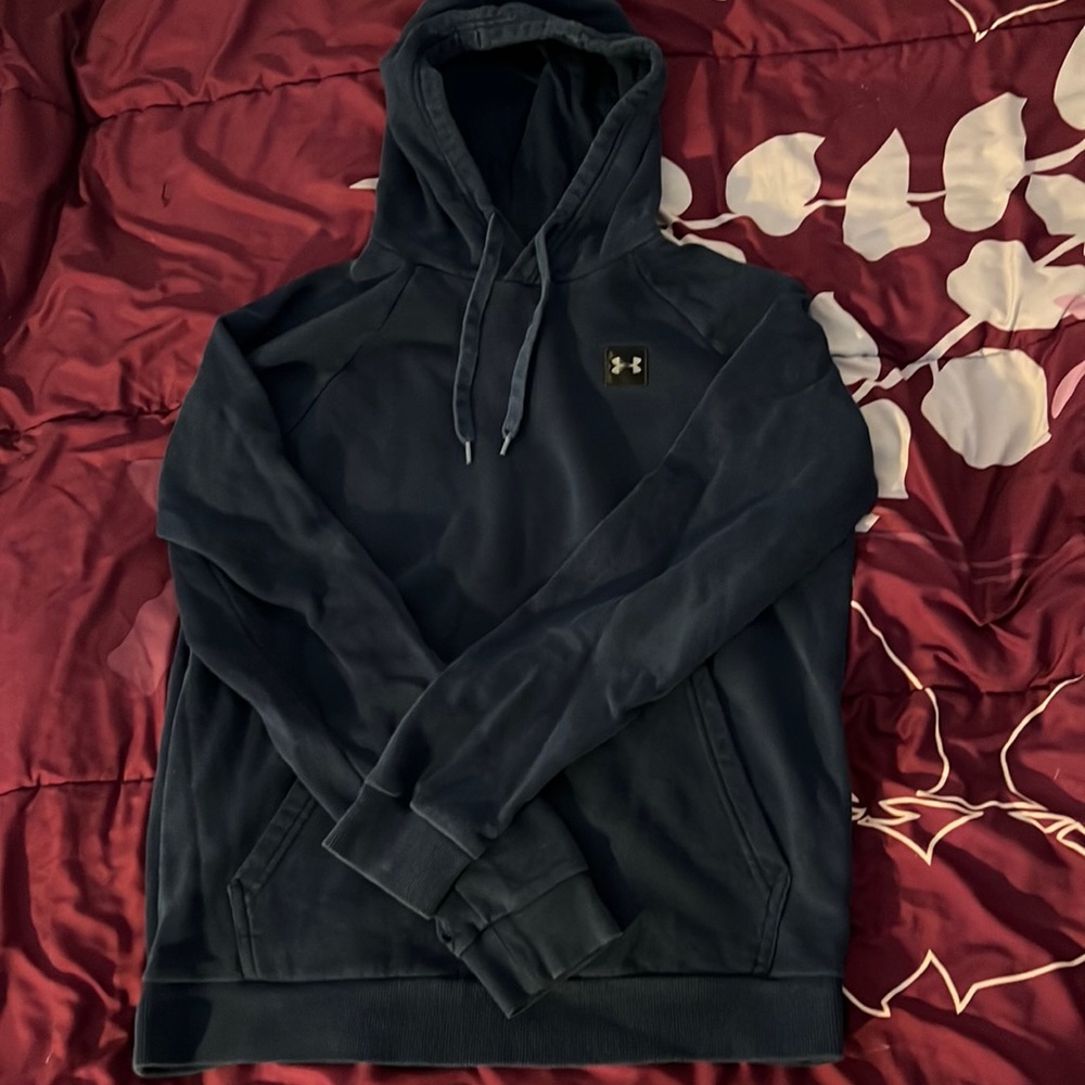 Under Armour Sweatshirt size medium!